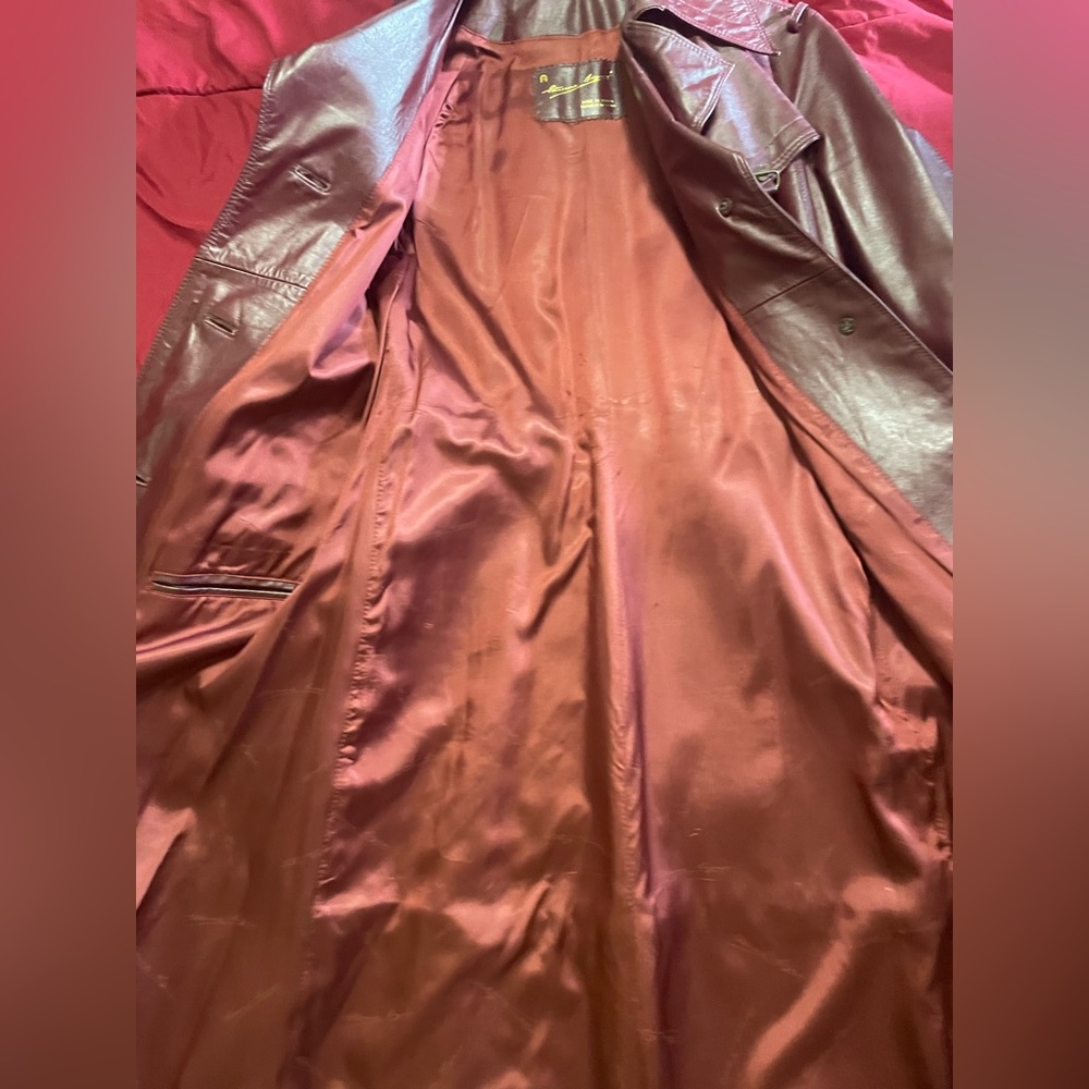 Women’s Etienne Aigner vintage genuine leather, full length jacket. - Picture 3 of 11